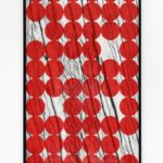 Silke Wagner, Figure XIV, 2025, Siebdruck auf Büttenpapier, Siebdruck auf transparenter Folie, 102 x 61 cm, gerahmt, Unikat; Täglicher Rückgang der Elefantenbestände durch den Menschen aufgrund von Elfenbein (rote Punkte)